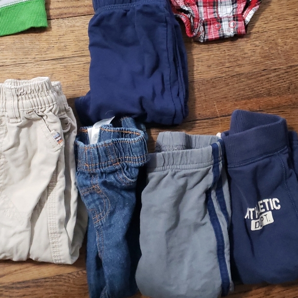 18M Carter's Bundle. - Picture 3 of 7